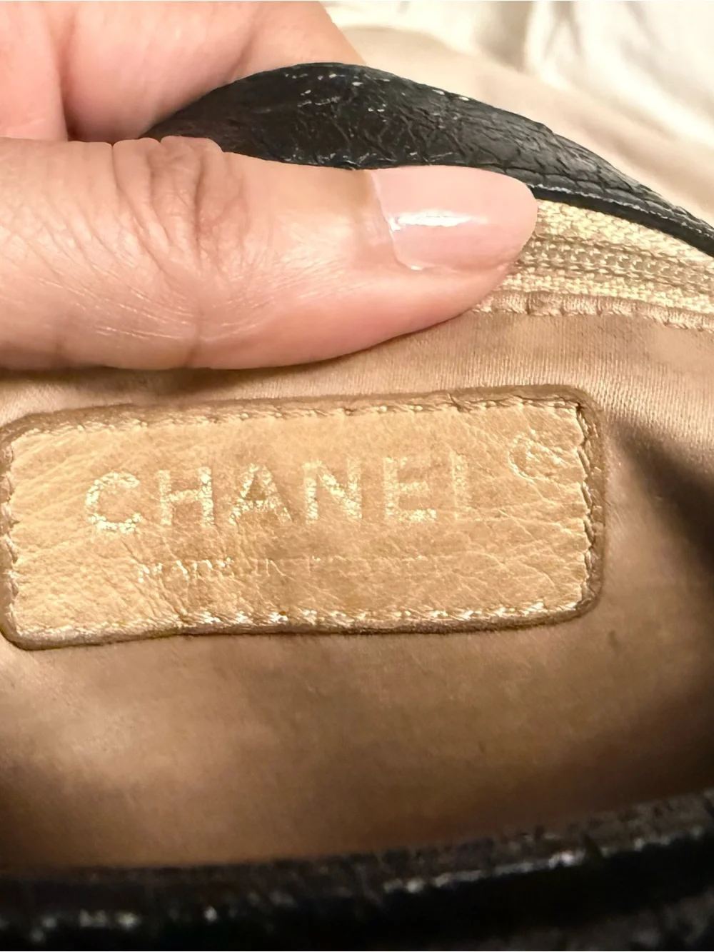 CHANEL Black Patent Leather Shoulder Bag with Gold Chain